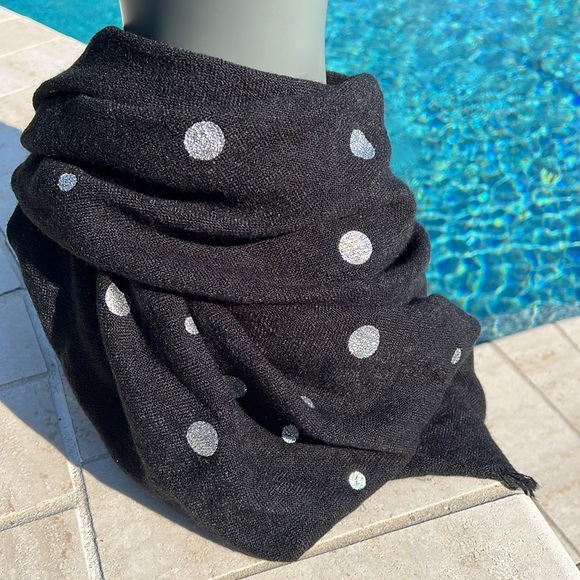 Triangular shaped black scarf with silver polka dots printed fringes - Picture 11 of 12